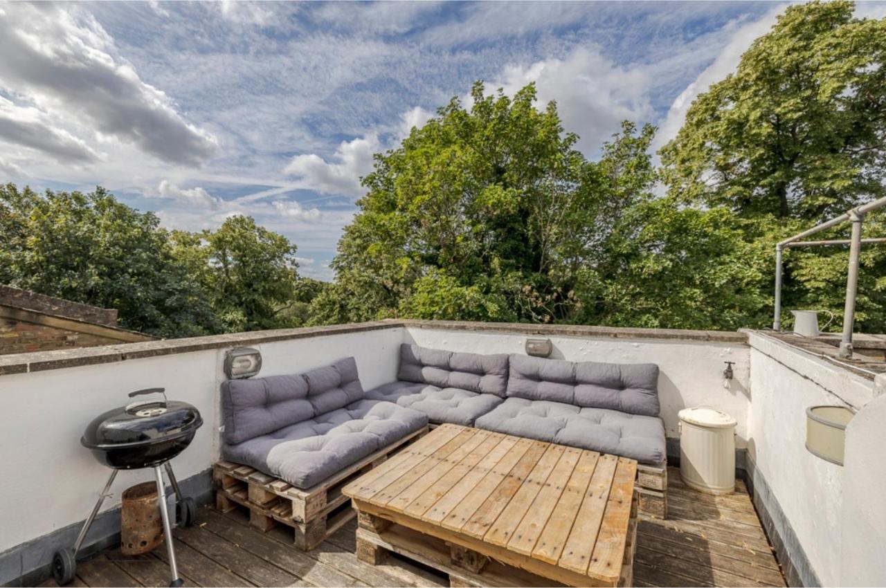 Stylish 2BR Chelsea Penthouse with Private Rooftop - 4