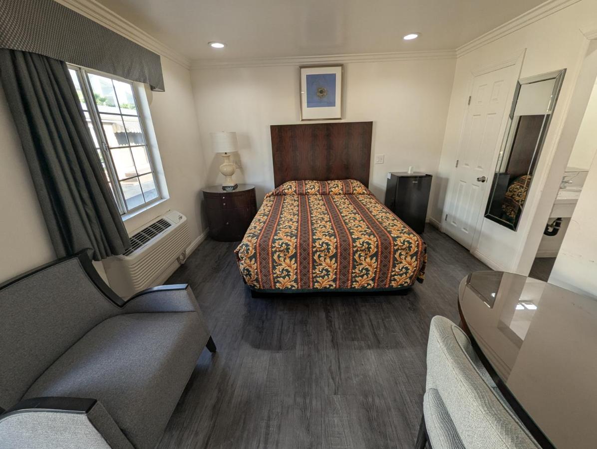 Airport Motel — photo 11
