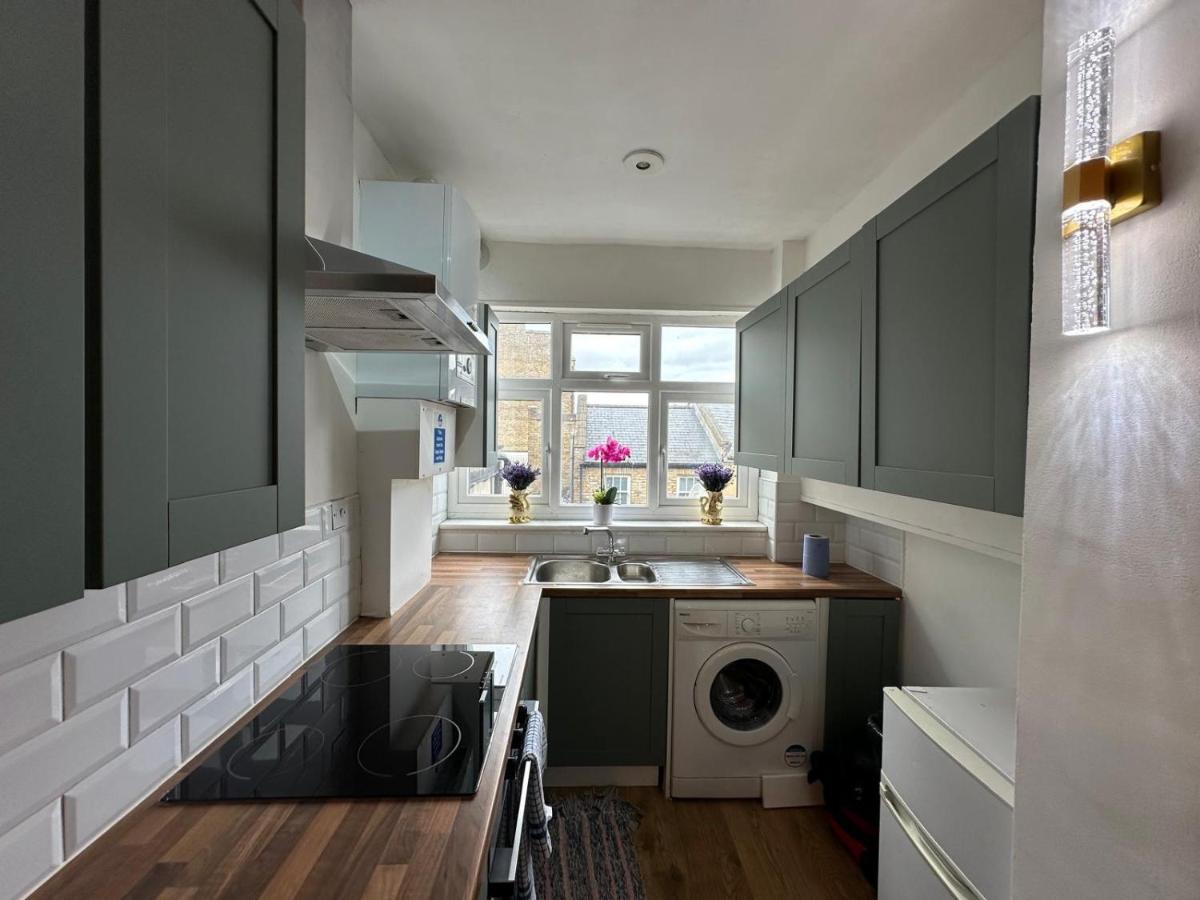 London 2 bedroom Westminster borough apartment with Skysports and Netflix - 4