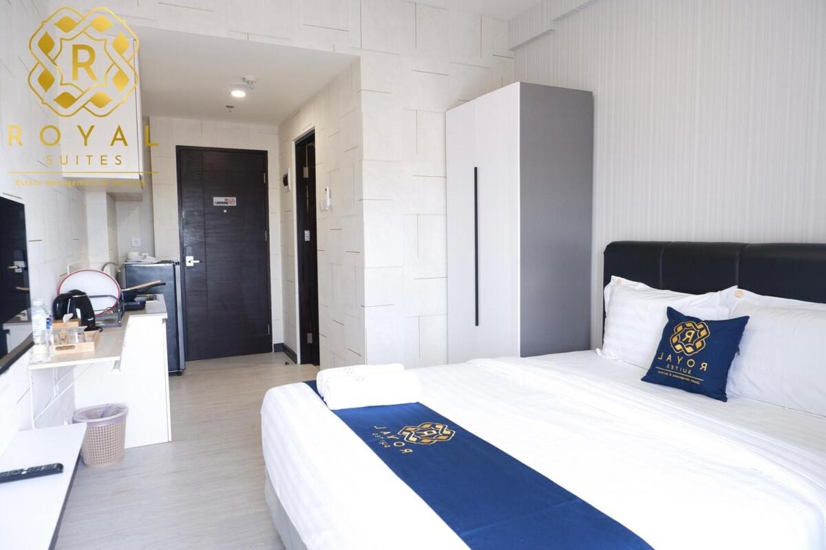 Royal Suites Studio 30ZY - Citra Plaza Nagoya Apartment