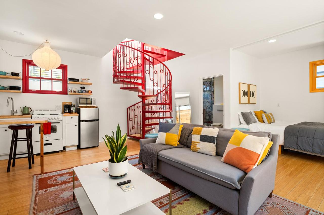 Artsy Venice Beach Canals Studio w/Rooftop & Sauna - 4