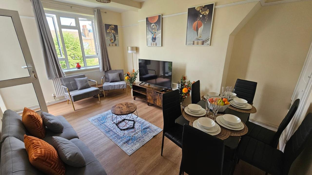 Vauxhall Central - Spacious 3-Bed Serviced Apartment- Balcony-Free Parking - Lift - Sleeps 7 - 5