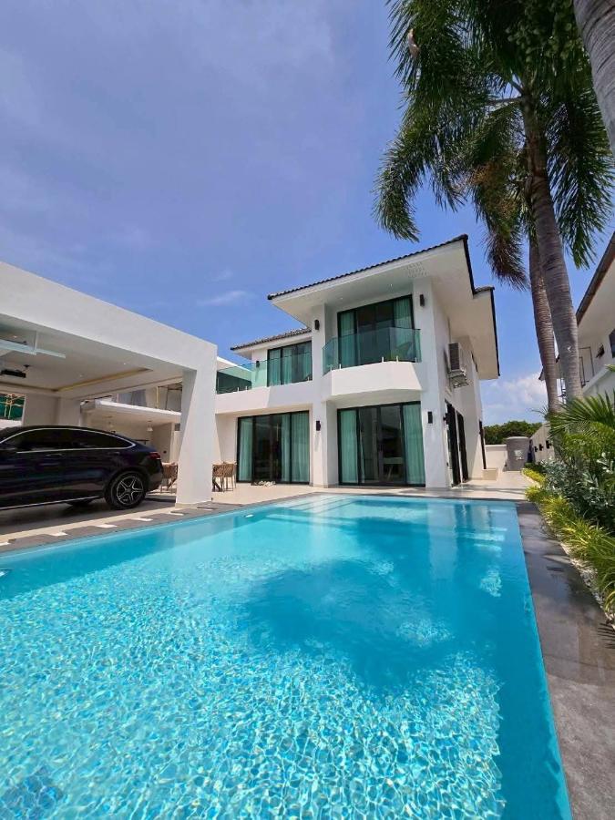 High End Pattaya New Luxurious Villa with Private Pool