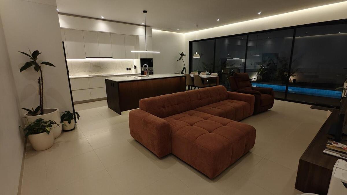 Quiet enclosed modern villa