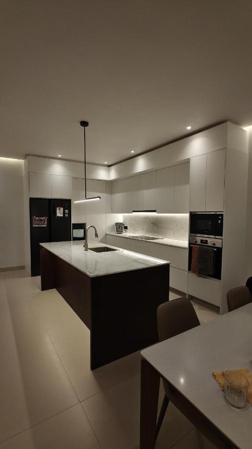 Quiet enclosed modern villa - 5