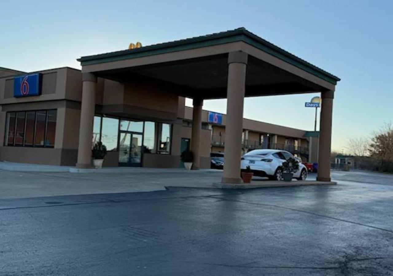 A & W MOTEL — photo 15