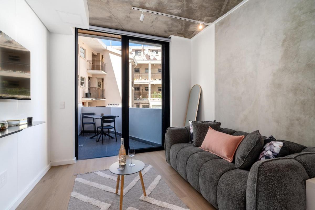 Stunning Sea Point pad- 300m to promenade - 5