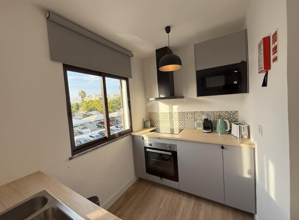 Go4Portugal - Solaina - Modern Condo with AC and Private Balcony - 4