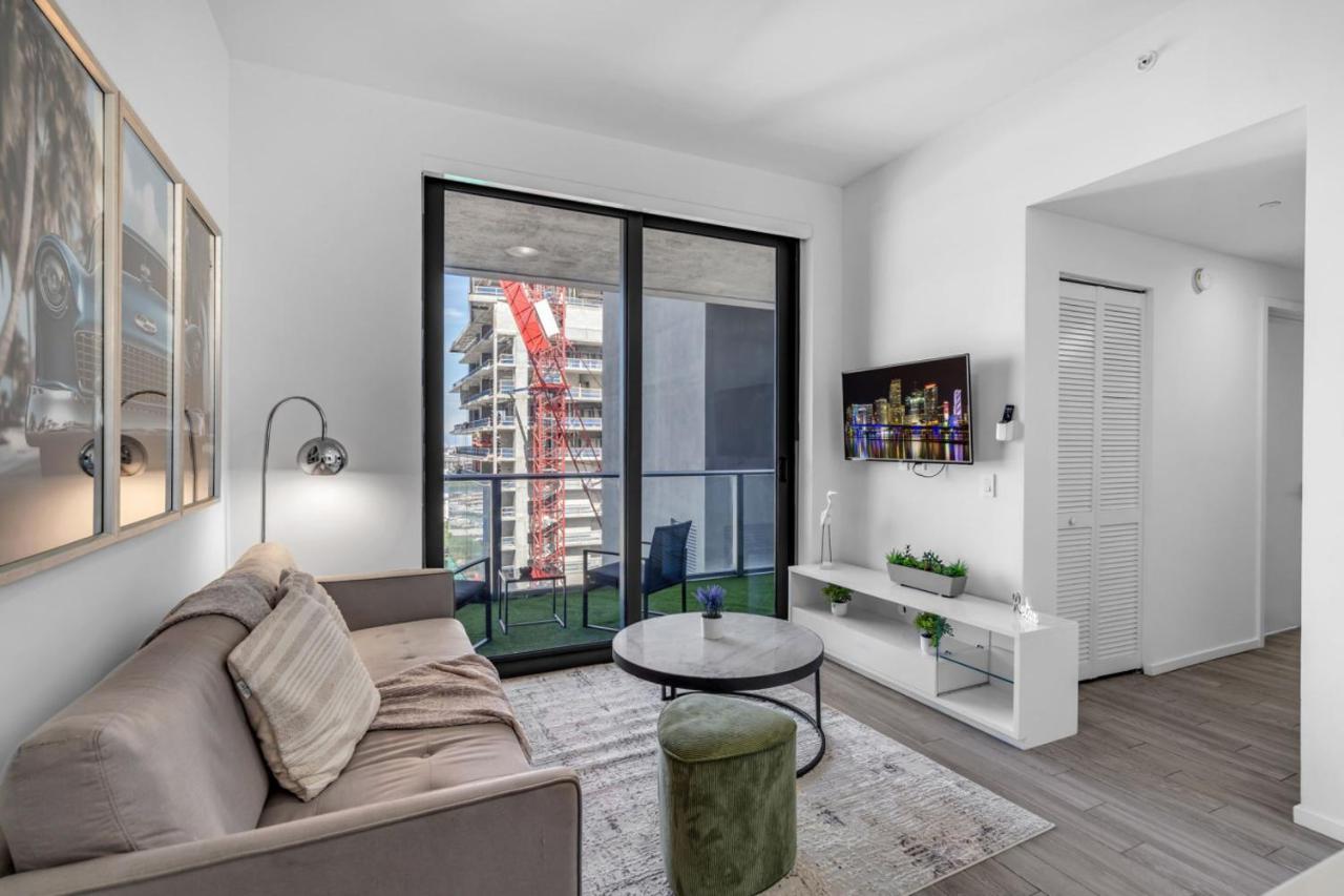 2 Bed Best Views in Downtown and Brickell - 3