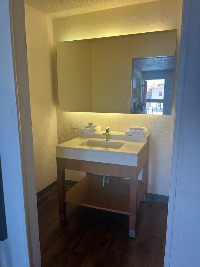 Image: Go2 Inn & Suites By Relianse - San Antonio, TX