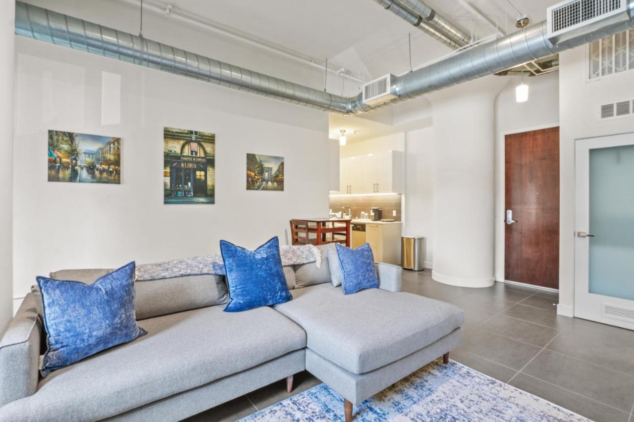 Stunning DTLA Gem 2 bed with pool, gym and parking - 4