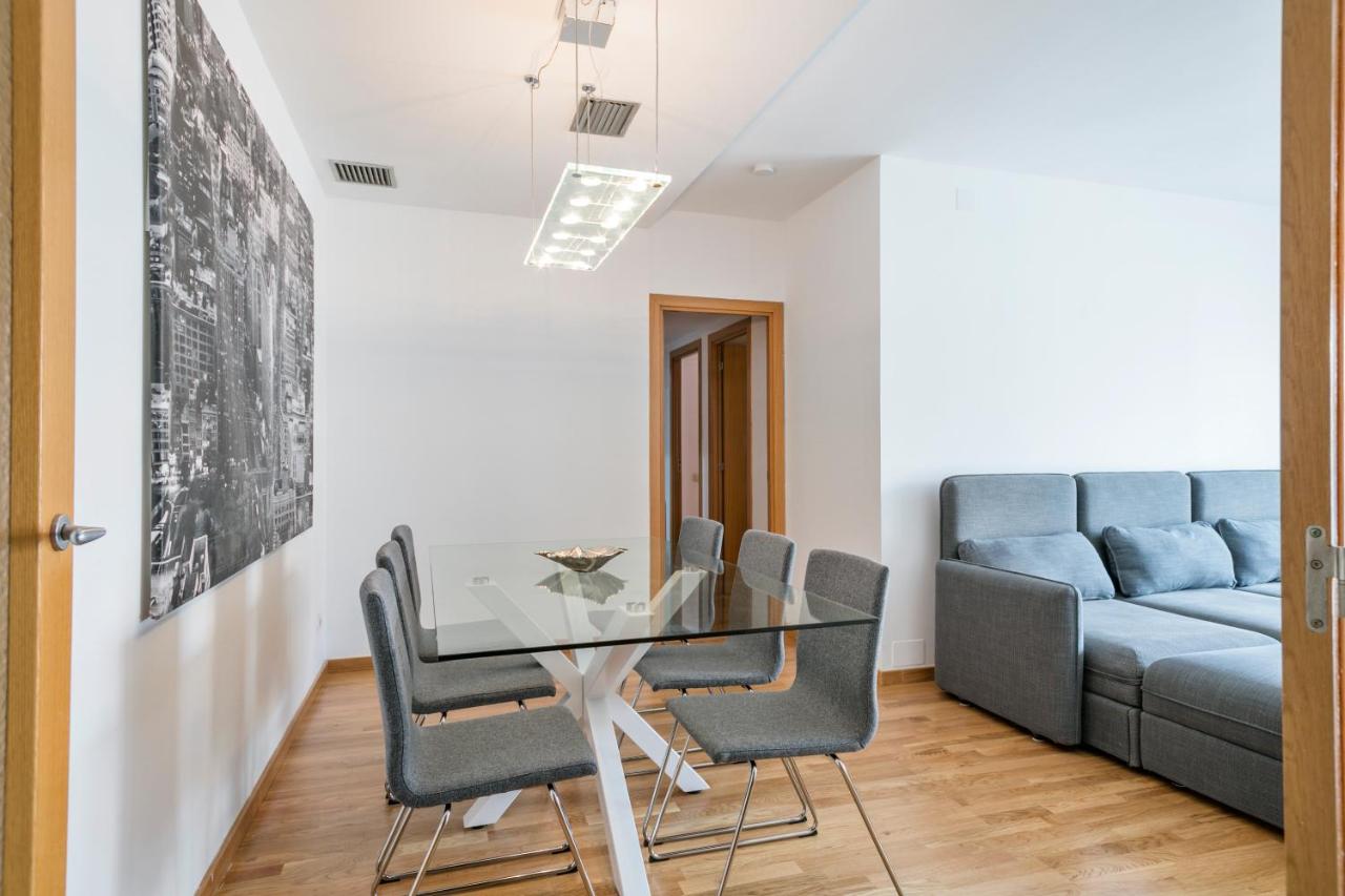 Modern Penthouse with Large Terrace in Poblenou Perfect for Holidays or Work Close to the Beach and Public Transport - 4