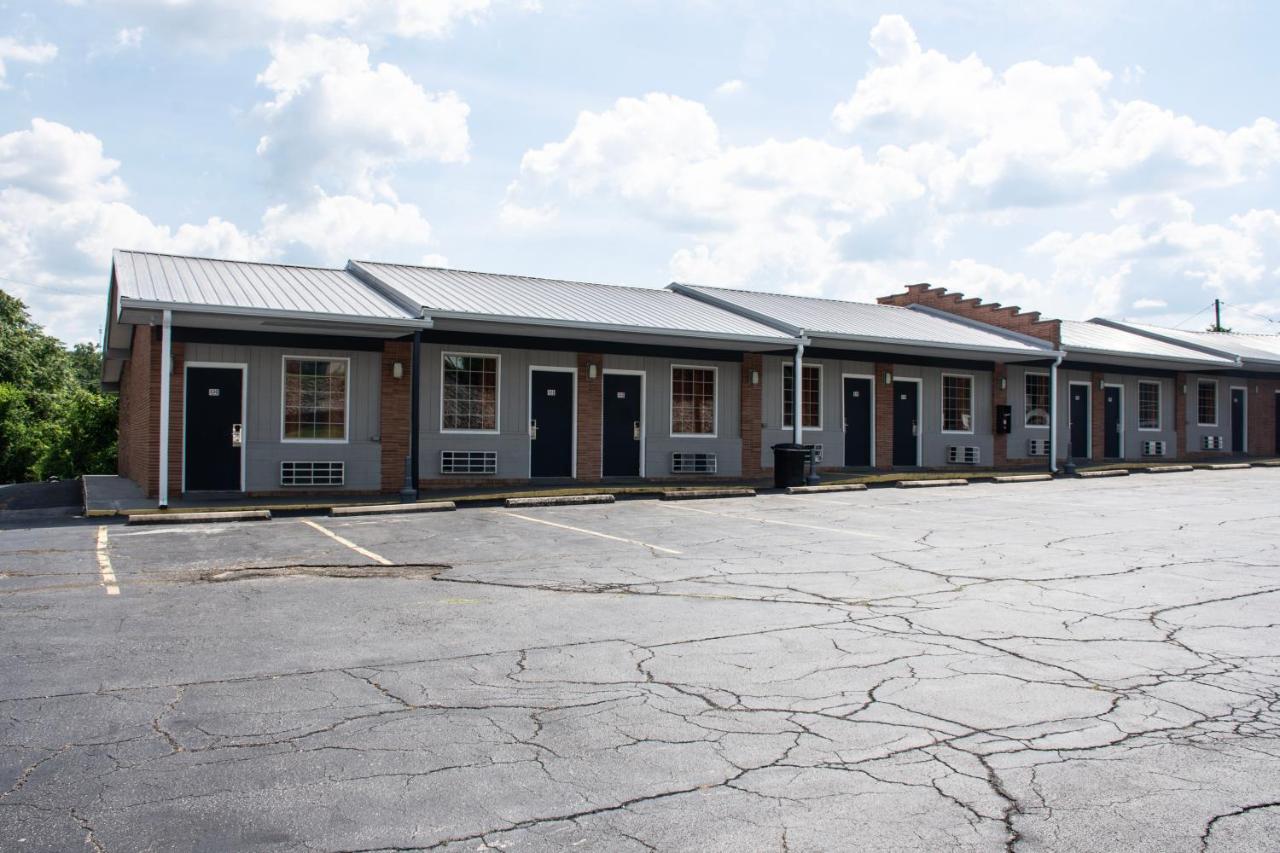 Budget Inn — photo 24
