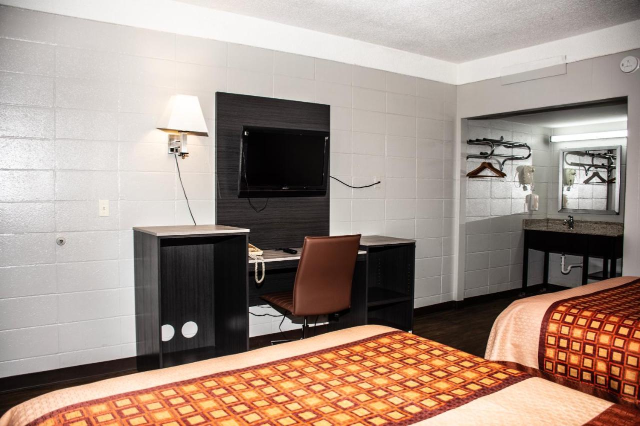Budget Inn — photo 23