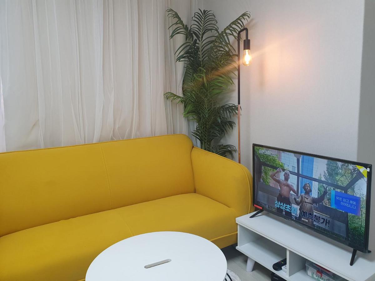 New open sale Haebangchon stay Itaewon Myeongdong Hongdae Insadong Gyeongbokgung palace - 5