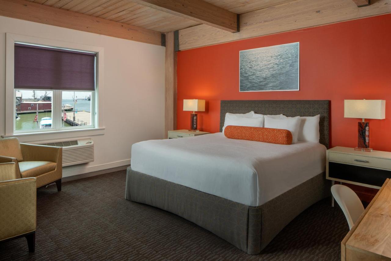 Harbor House Hotel and Marina at Pier 21 — photo 24