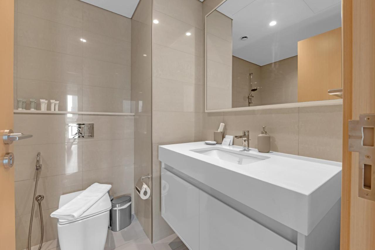 Luxury 2BR Downtown Burj View, Heart of Downtown - 3