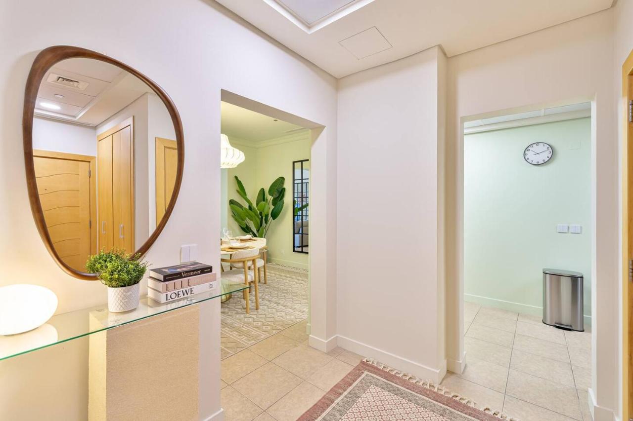 Breathtaking 1BR Sea-View Palm Apt Beach & Pool - 3