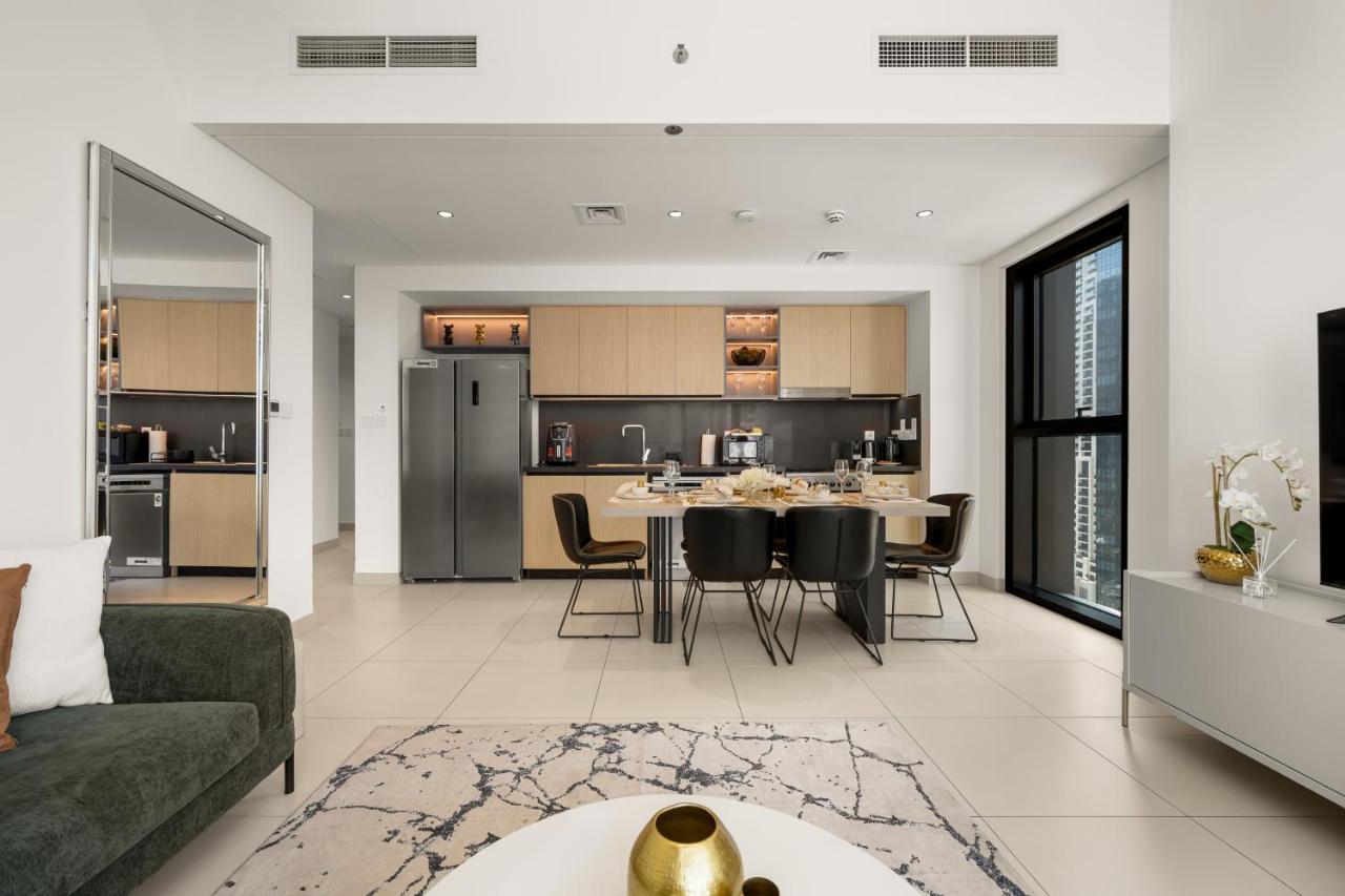 Luxury Two Bedroom Apartment with City & Pool View by Delujo Stays - 3