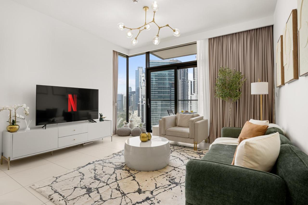 Luxury Two Bedroom Apartment with City & Pool View by Delujo Stays - 4