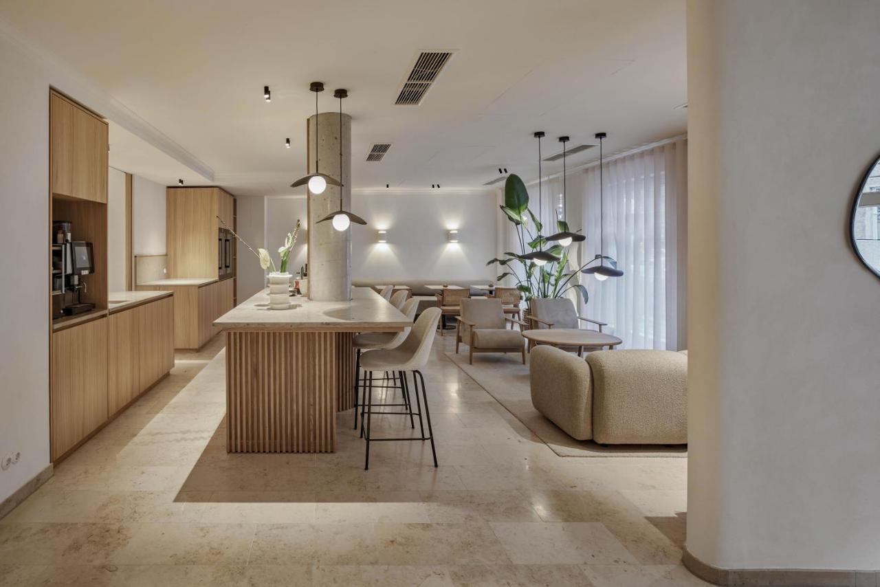 ADELANTE Boutique Hotel - 4