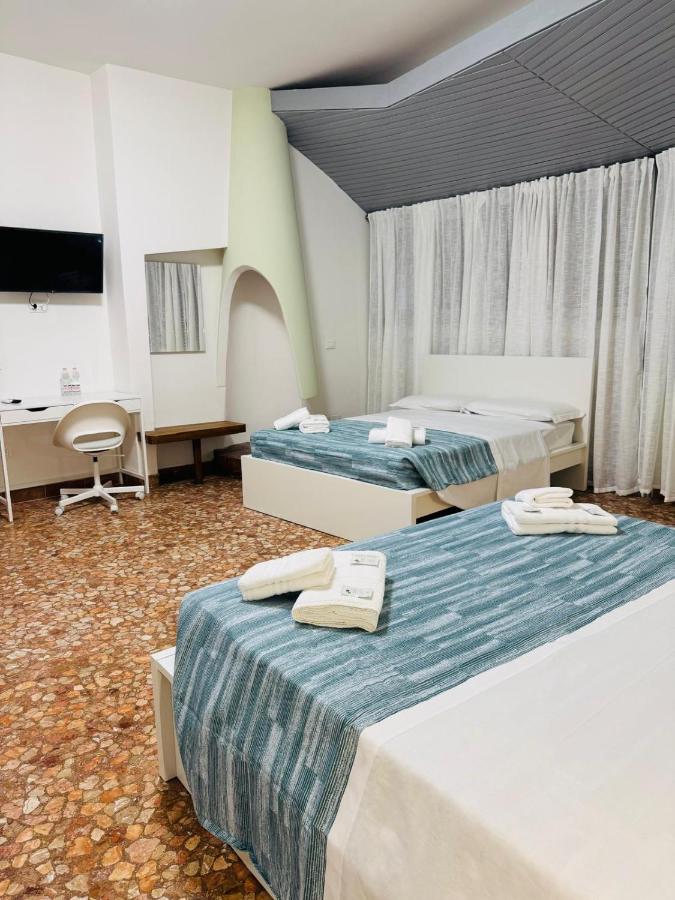 MMM HOME Train Station 1 - 2