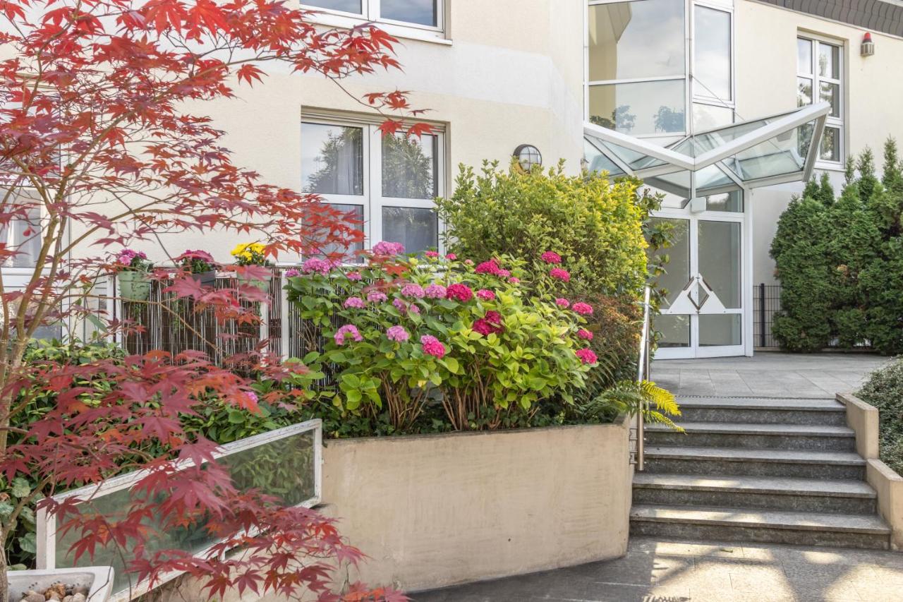 Privates Apartment mit Bad, Küche, Sofa & Balkon