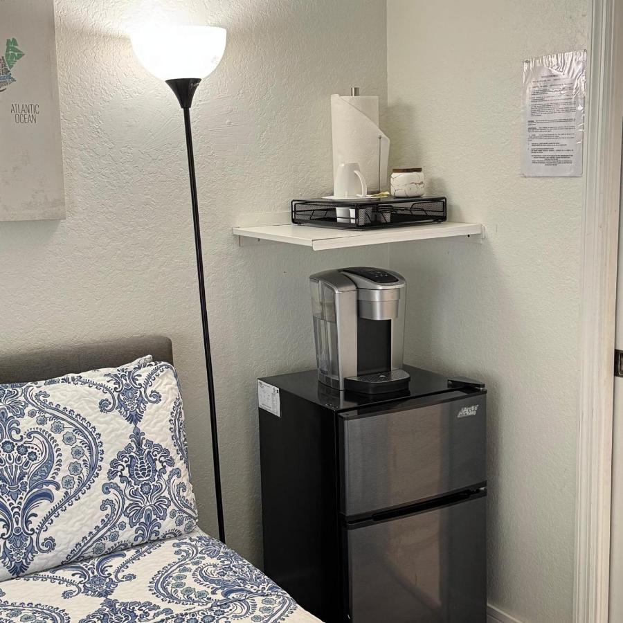 Room w Private Entrance near Airport, Dolphin Mall & FIU - 5