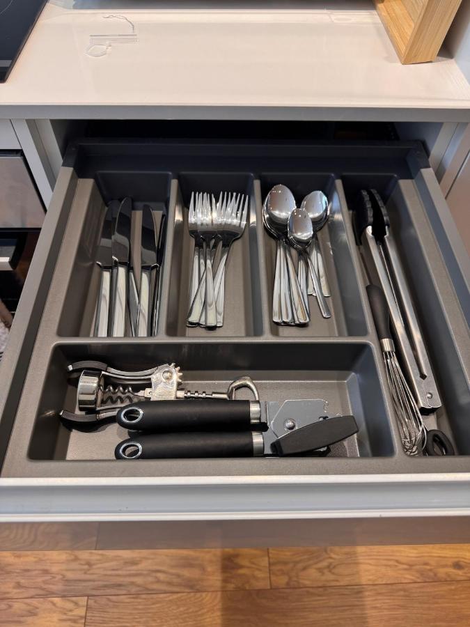 Stunning, newly refurbished flat - 4