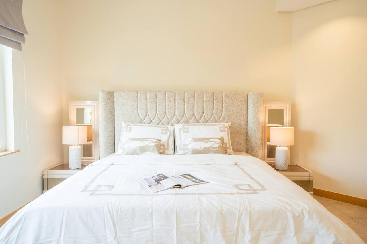 Premium 4BR Apt Pool Palm Beach Club Dubai - 2