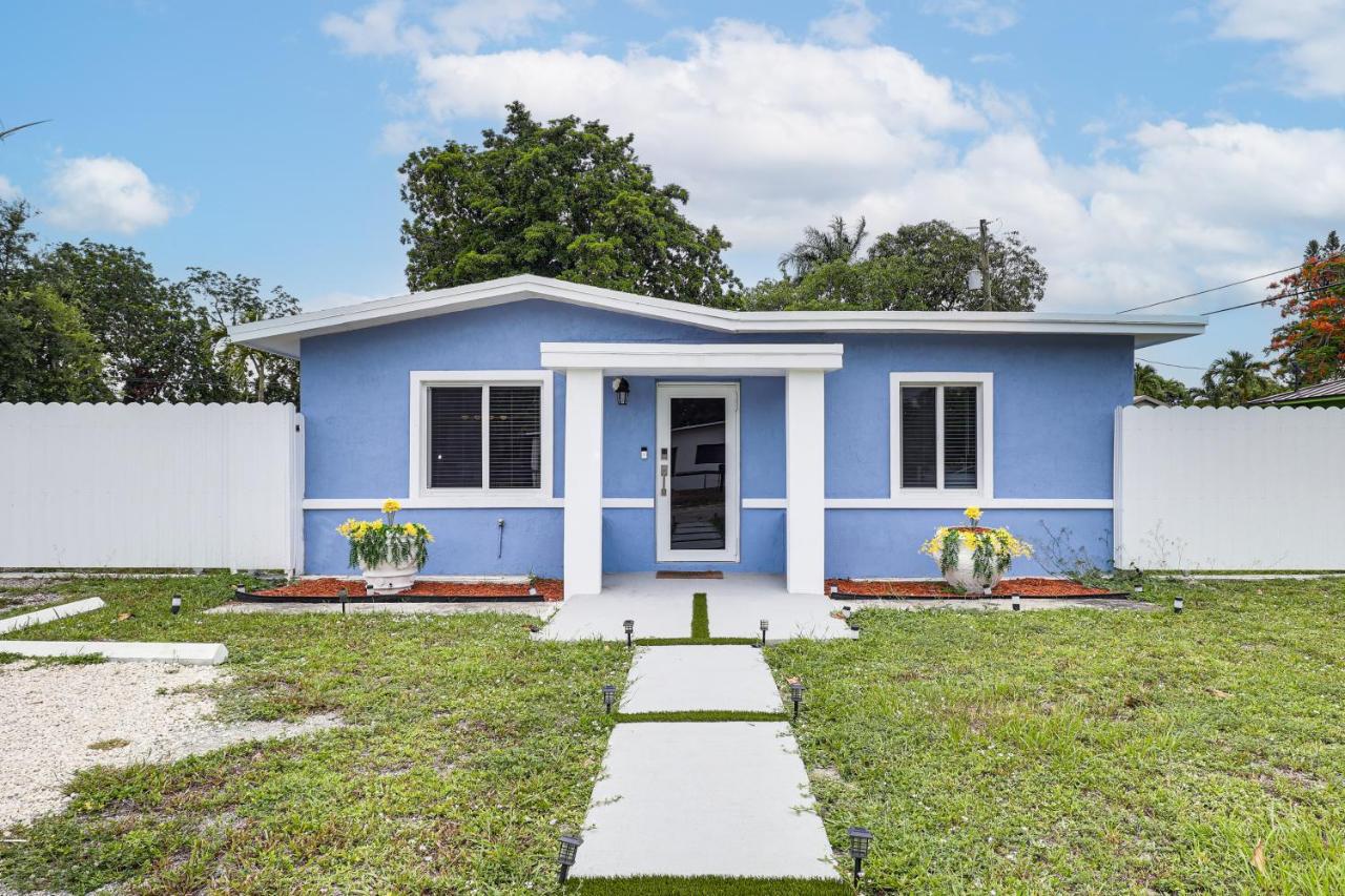 Private Yard! Retreat 6 Mi to Hard Rock Stadium - 3