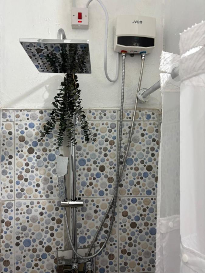 Vintage Solara Your Spacious, Central, Affordable Stay in Kingston - 3