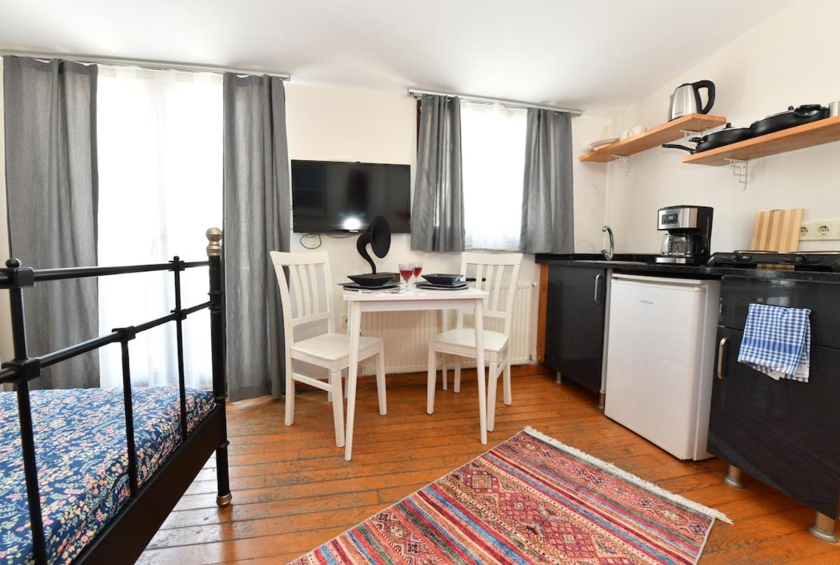 Cute Home Balcony Retro Design AC Galata - 4