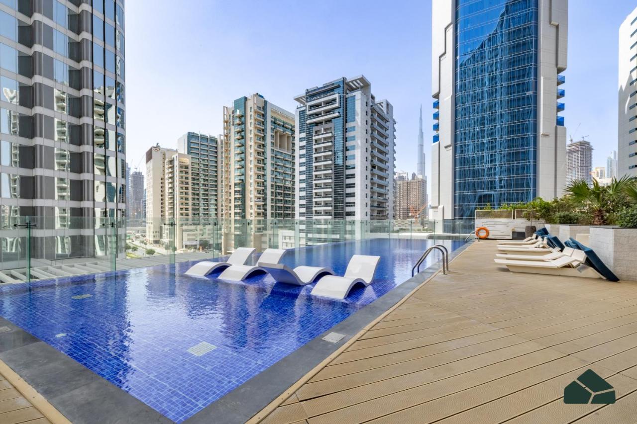 Cozy Studio with City Views at Bayz by Danube by BMS - 4