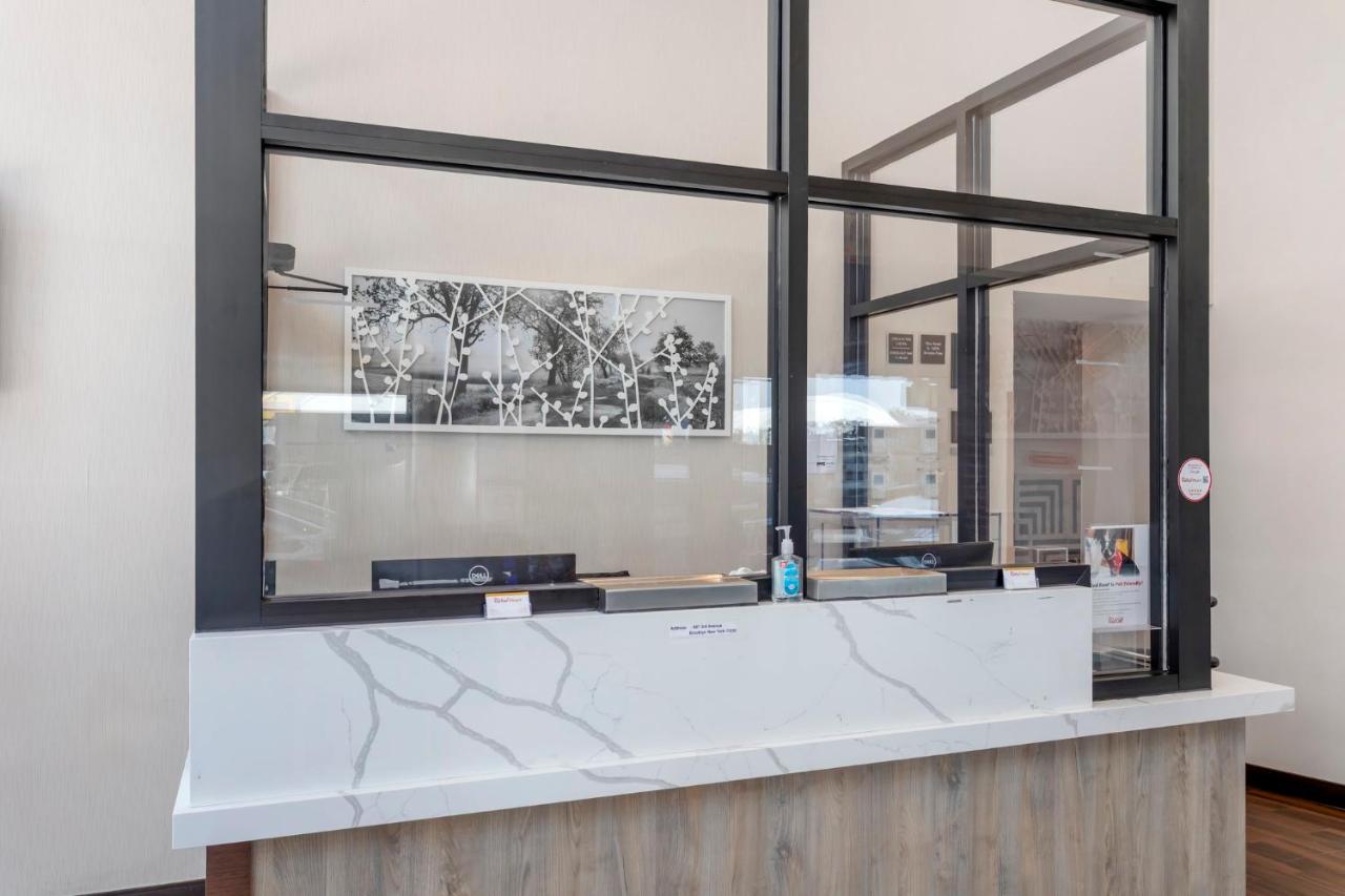 Red Roof PLUS Brooklyn - 3rd Ave - 3