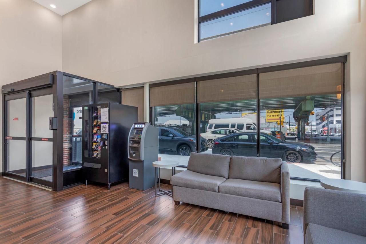 Red Roof PLUS Brooklyn - 3rd Ave - 5