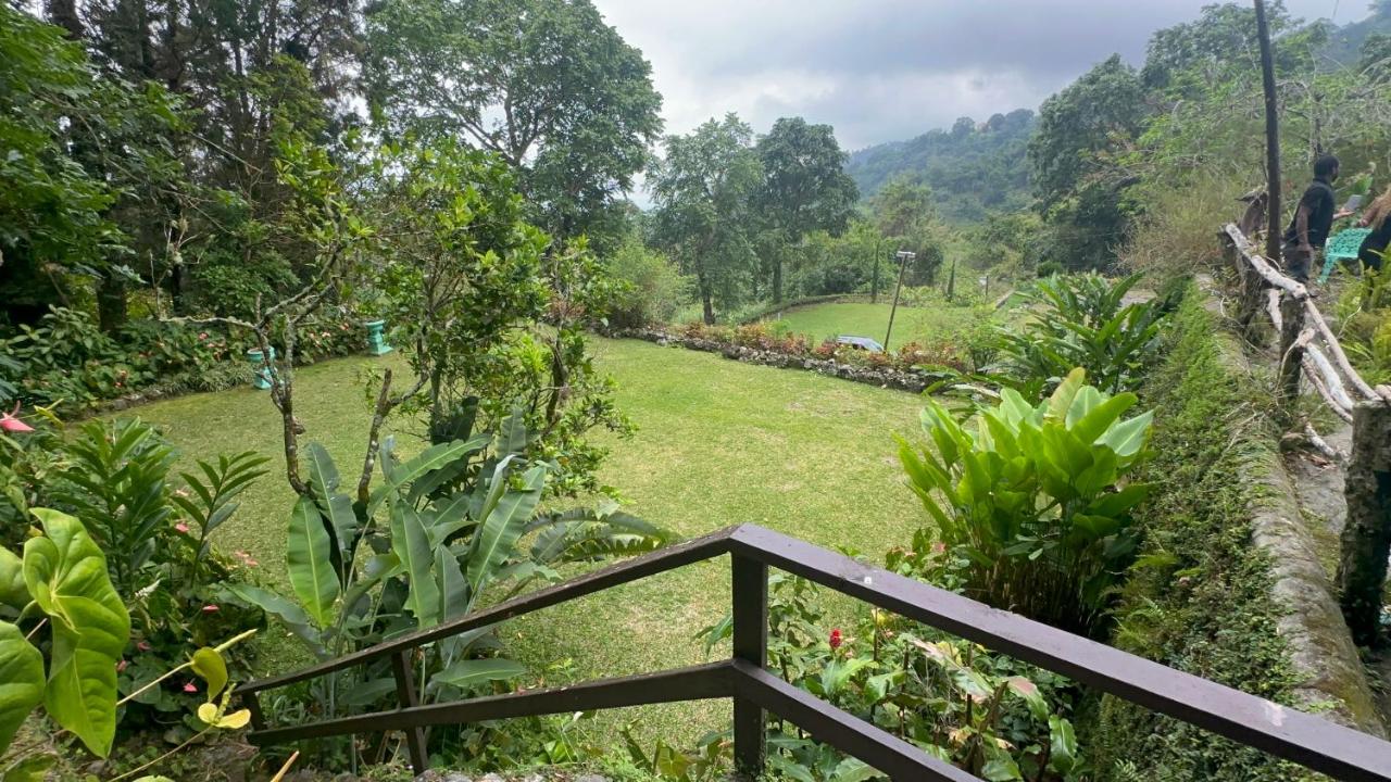 Barbecue Heritage Gardens Cottage - JM - 3