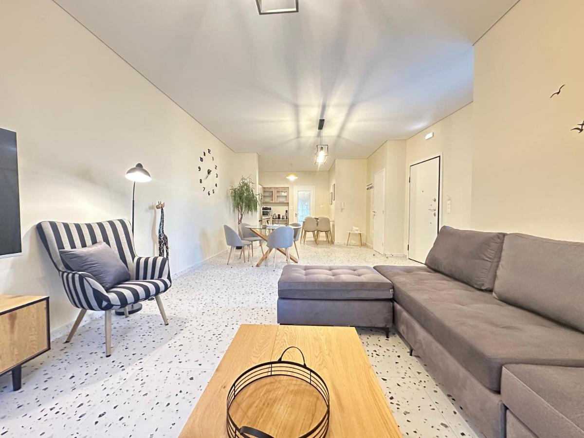 Paloma Lux Retreat-15' to Central Athens - 2