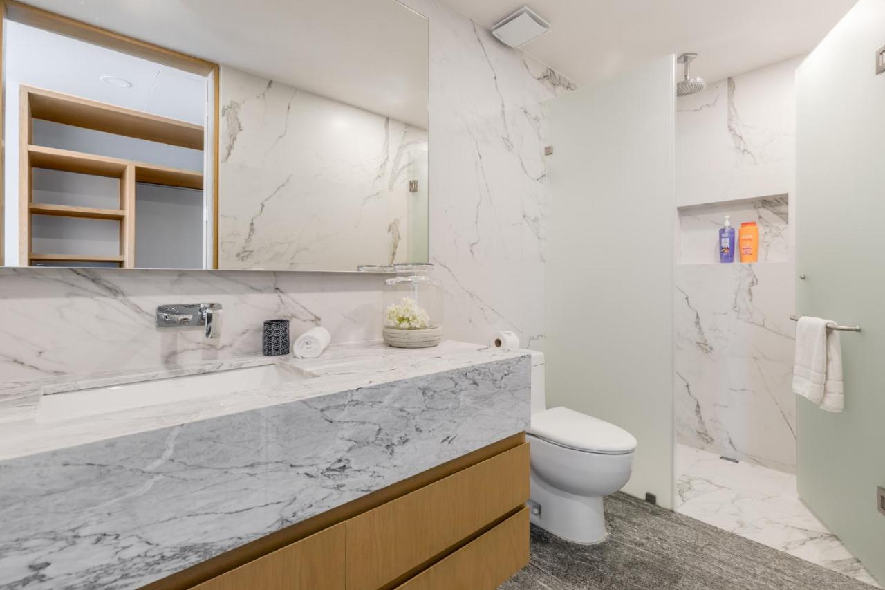 Luxury Condo of 4 Bedrooms - 4