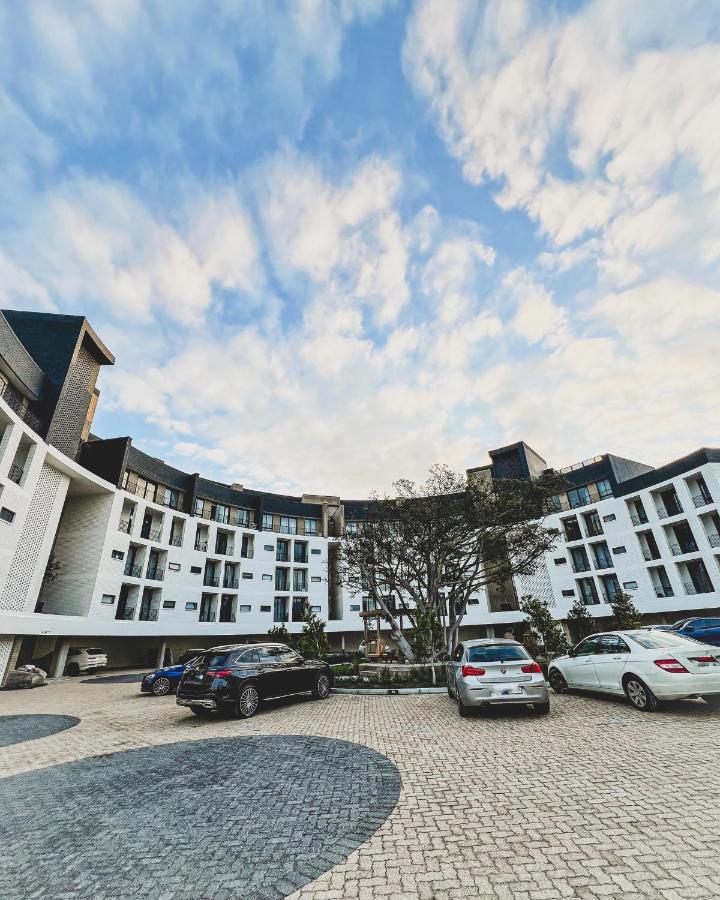 Luxe Studio - On Park near Canal walk Century City - 2