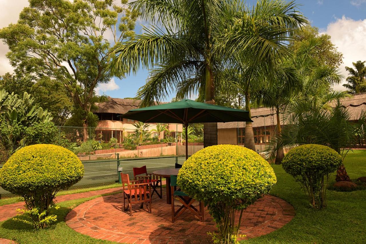 Tennis court: Amanzi Lodge