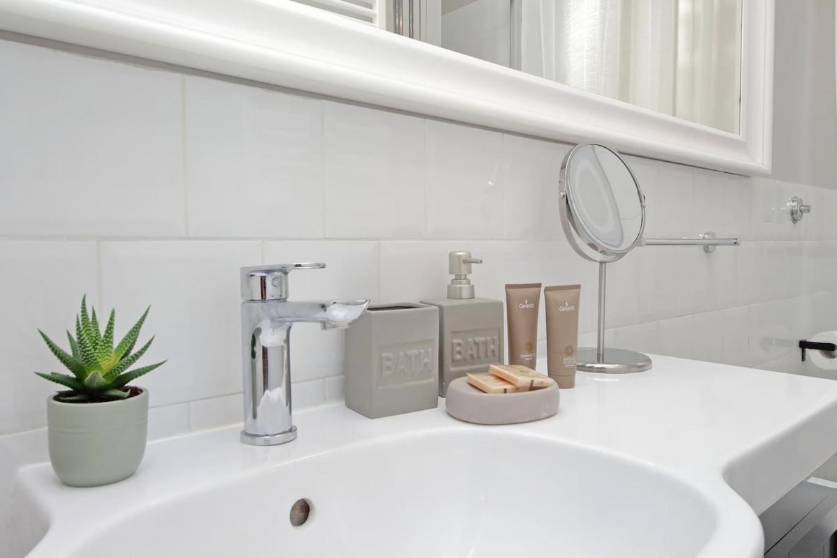 Domus al Colosseo by Luxury Getaways - 3