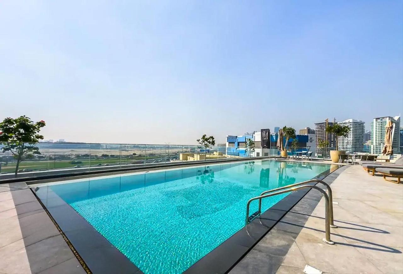 Sky-High 2BR Escape Stylish Stay Near Dubai Mall - 4