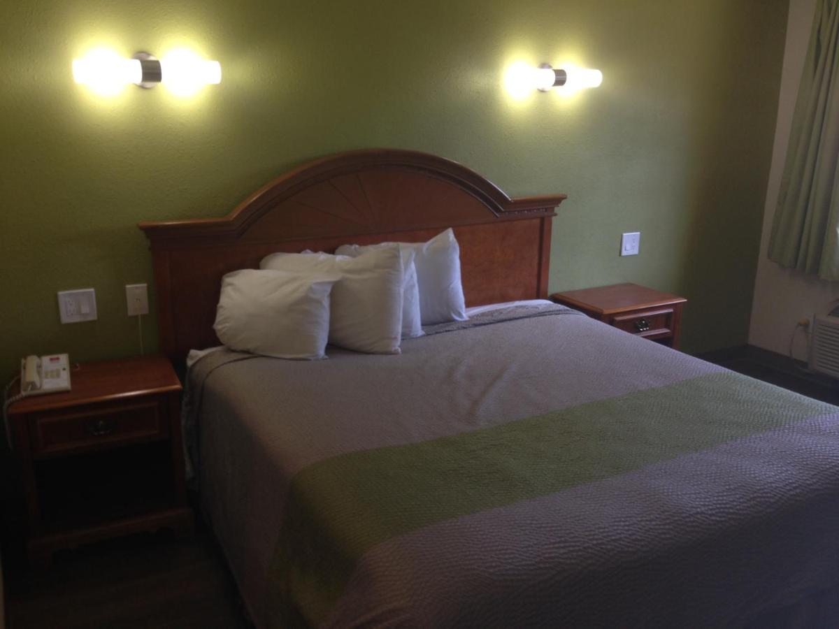 Red Carpet Inn — photo 10