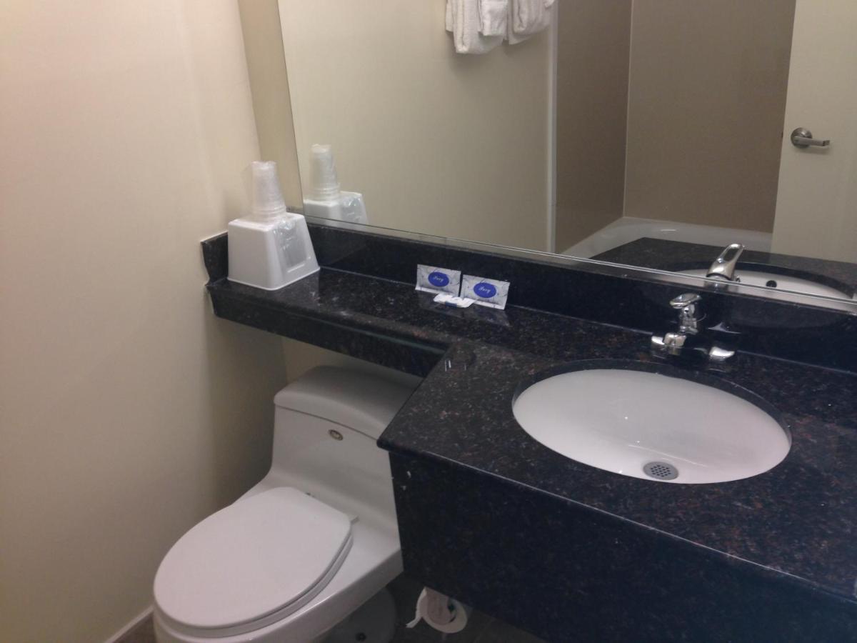 Red Carpet Inn — photo 3