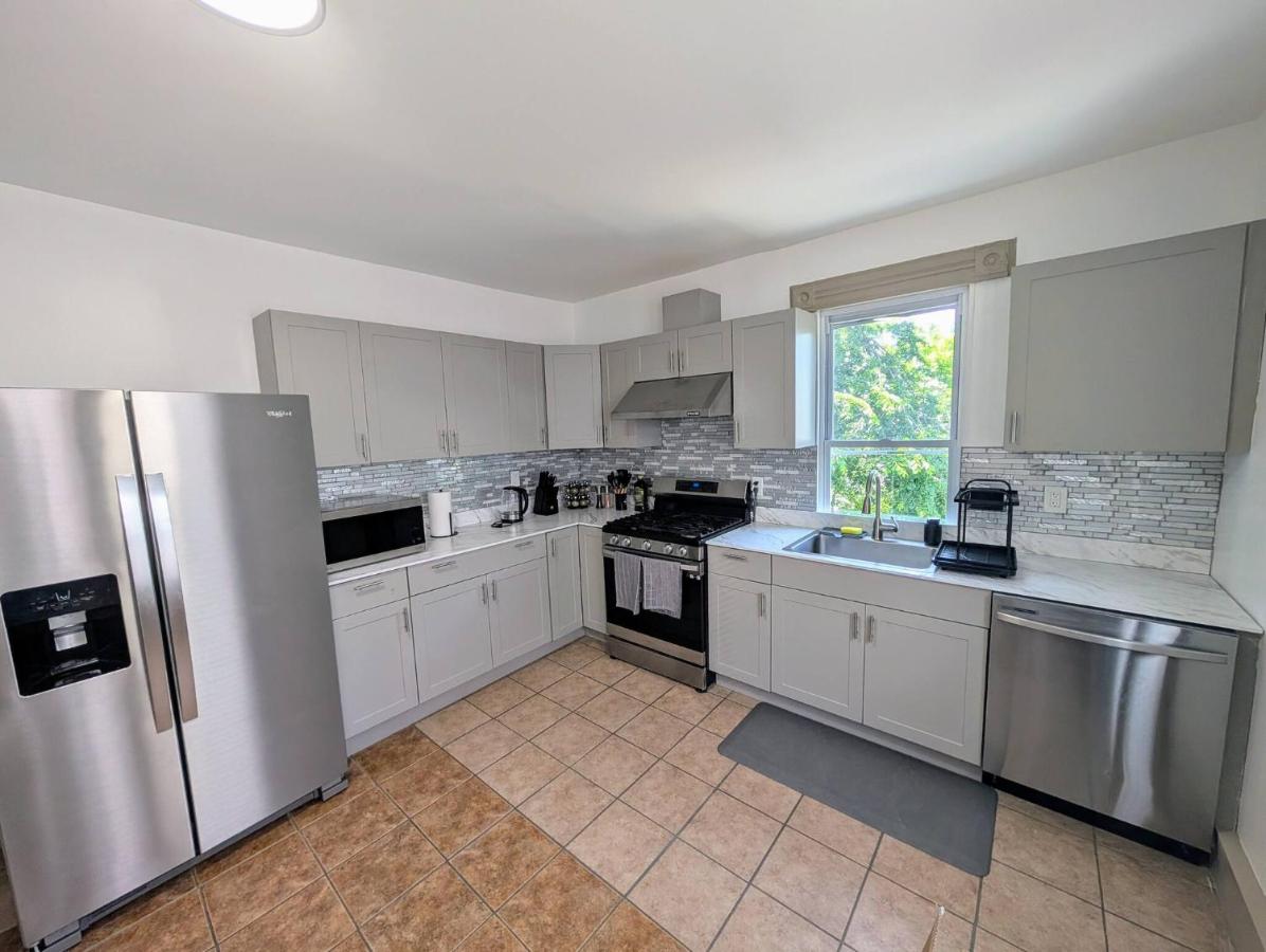 Spacious duplex retreat in city w/ Parking nearby - 4