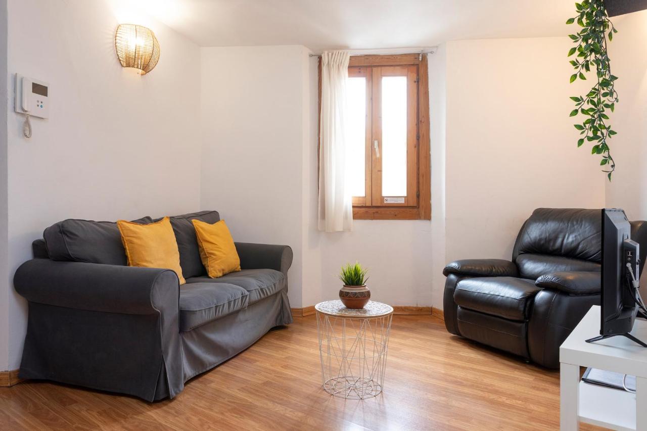 32ARA1086 - Newly refurbished 3BR flat