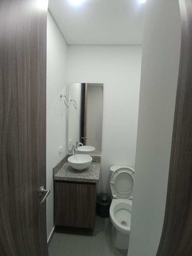 Apartaestudio amoblado, Edificio Avanzzare T2-704 - 3