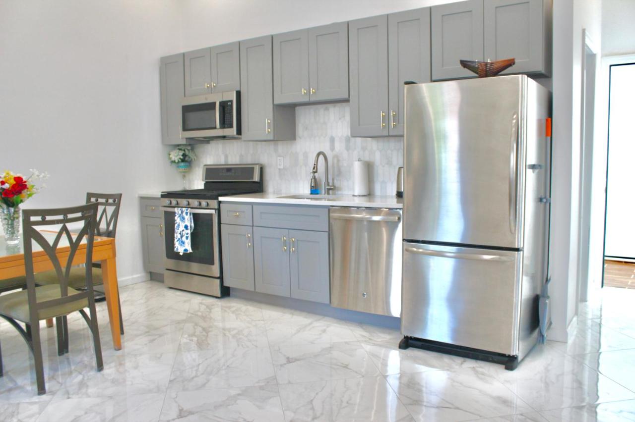 15 Minutes From Manhattan 2-Bedroom Apartment in LIC Astoria Queens - 4