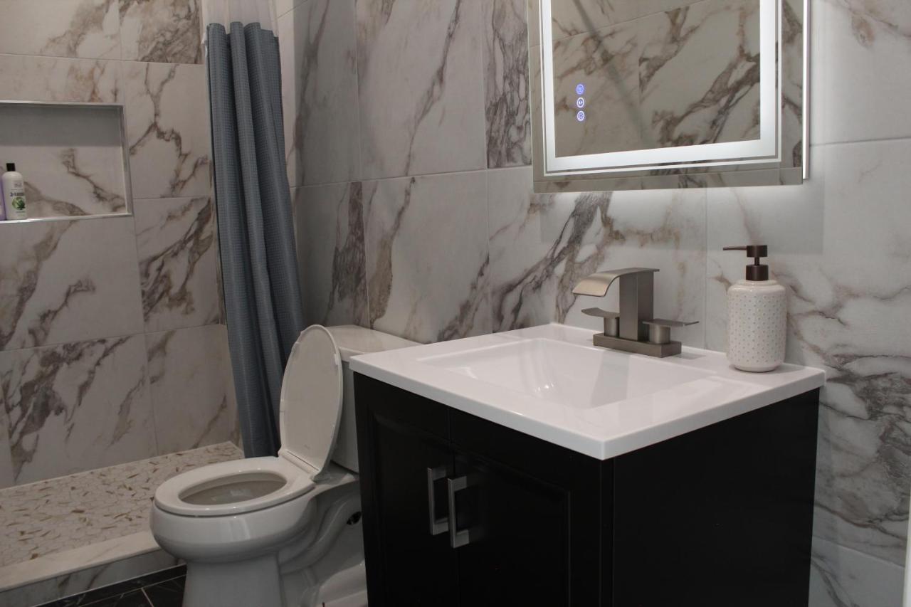 15 Minutes From Manhattan 2-Bedroom Apartment in LIC Astoria Queens - 3